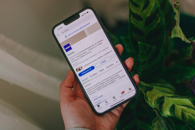 Warum Schweizer Führungskräfte im Übergang mehr brauchen als einen Lebenslauf: Die richtigen 100, LinkedIn und die neuen Regeln der Sichtbarkeit