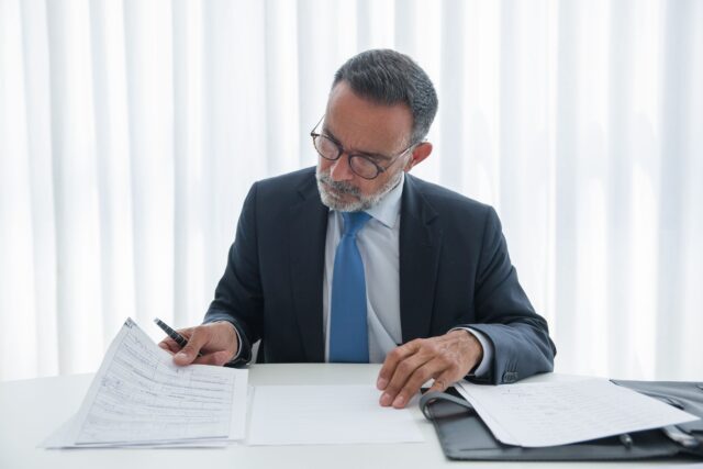 Das Senior-Paradox: Warum KI Junior-Stellen frisst und Erfahrung wertvoller macht